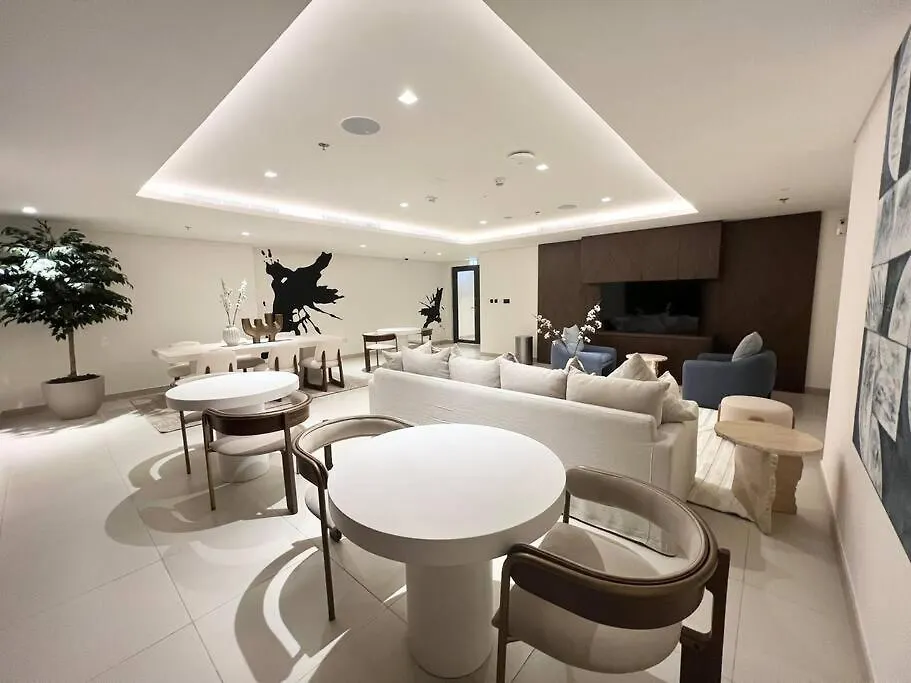 Elegant 1 Bedroom In Creek Edge Dubai Apartment